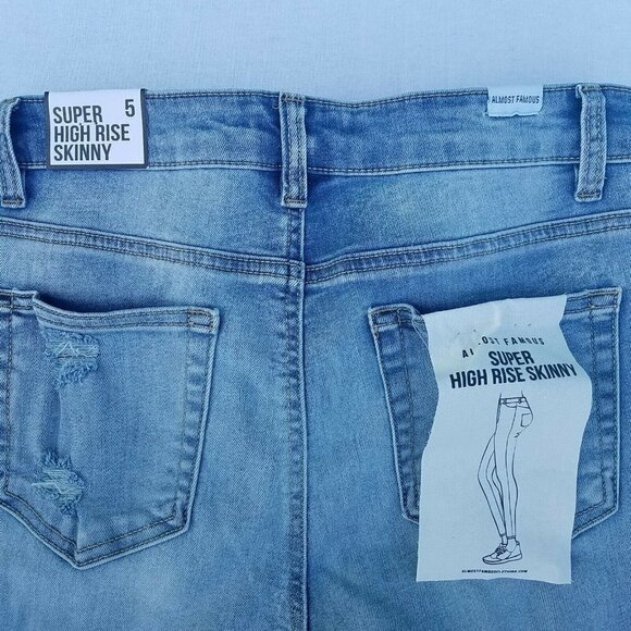 WOMEN'S Almost Famous Hi-Rise Distressed Super Skinny. Size 5. New With Defect - Picture 6 of 9